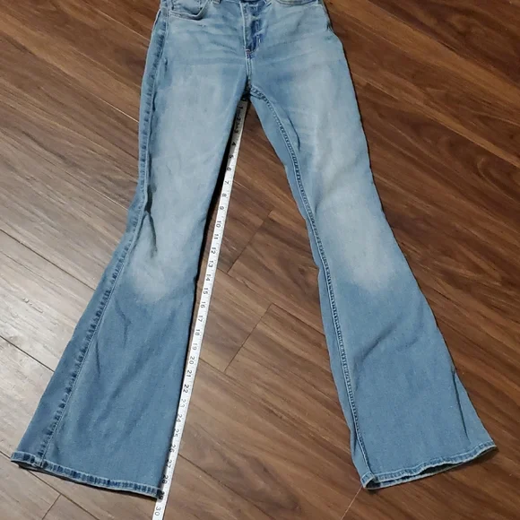 Hollister High Rise Flare Jeans - Picture 6 of 6